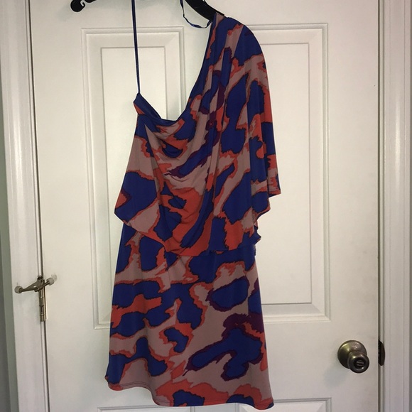 One shoulder mini- LIKE NEW - Picture 3 of 6